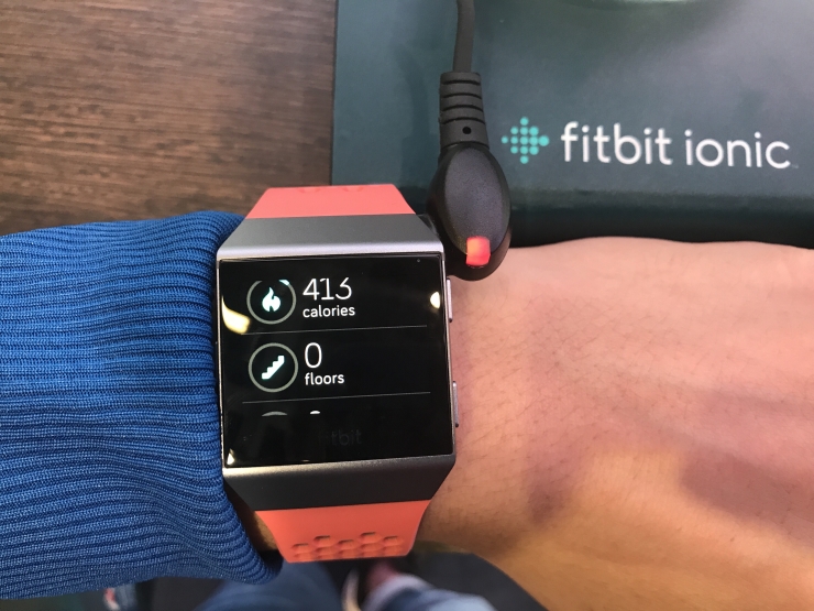 正面刚Apple Watch：Fitbit第一款真正的智能手表 
