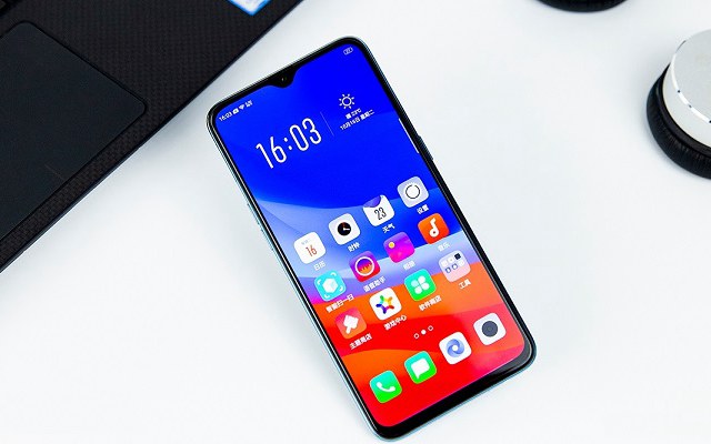 OPPO R15X图赏：高颜值水滴屏 91%屏占比