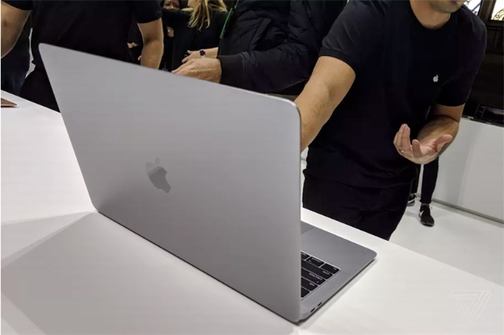 苹果全新MacBook Air上手体验：升级视网膜屏幕